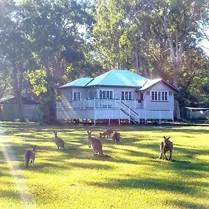 Lake Weyba Noosa & Kangaroos Lodge